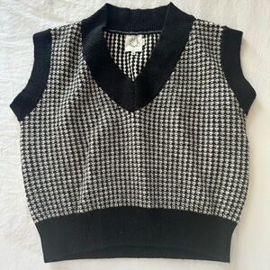 Houndstooth knit sweater vest
